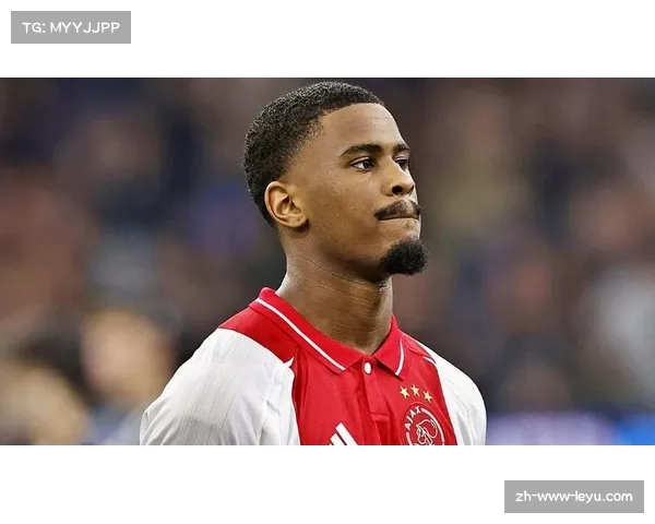 阿贾克斯后卫哈托获评最佳新秀，展现出色防守能力